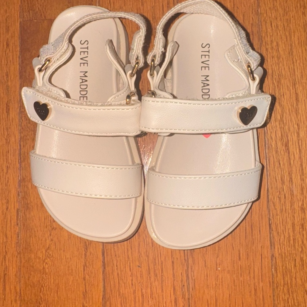 New Steve Madden Kids Cream Sandals with Heart Detail